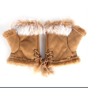🎀 Beautiful faux tan fuzzy trim lace up fur fingerless mittens 🎀